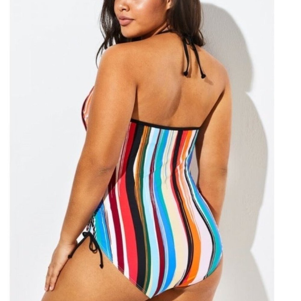 V-neck Sexy Halter One Piece Swimsuit - Picture 3 of 5